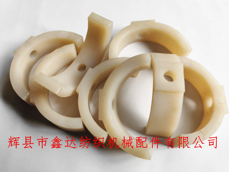 織布機(jī)上下?lián)懿媾浼?/></p><p>織布機(jī)撥叉,尼龍撥叉,上撥叉,下?lián)懿媸抢鲜接兴罂棽紮C(jī)的通用配件，可以相互借用，離合式啟動(dòng)可以省電，方便擋車工人開機(jī)操作，有效穩(wěn)定織布機(jī)開機(jī)過程中對機(jī)件的沖擊力度，適合初期學(xué)習(xí)織布的工人使用。</p><p><img src=